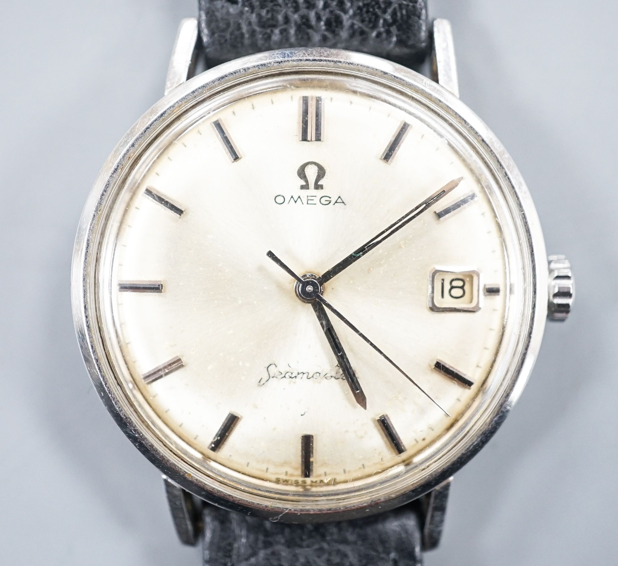 A gentleman's stainless steel Omega Seamaster manual wind wrist watch, on associated black leather strap, case diameter 35mm.